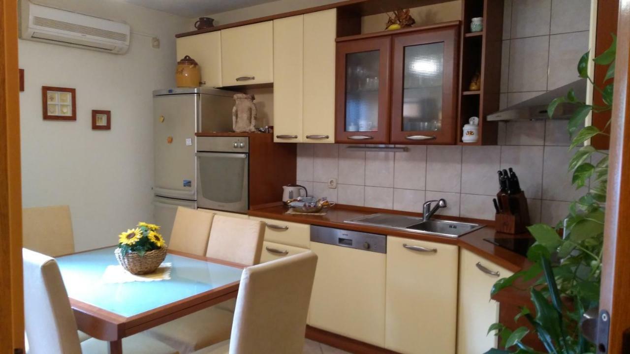 Apartment Tatjana Vis Eksteriør bilde